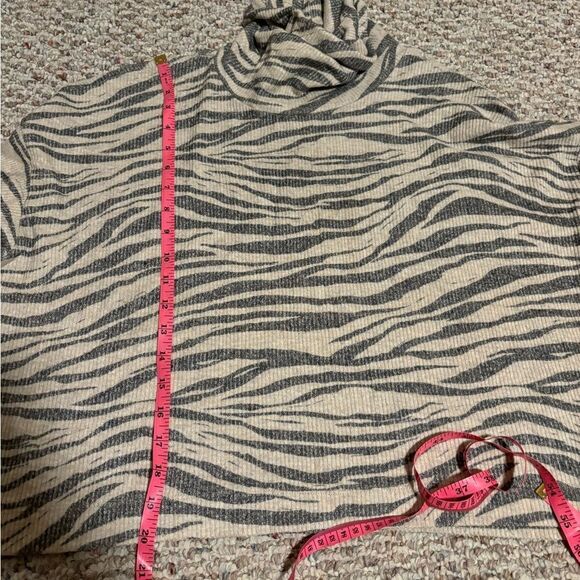 LNA Revolve Aliza Turtleneck Top Ribbed Knit Zebra Animal Print Top- Size Large - Picture 5 of 8